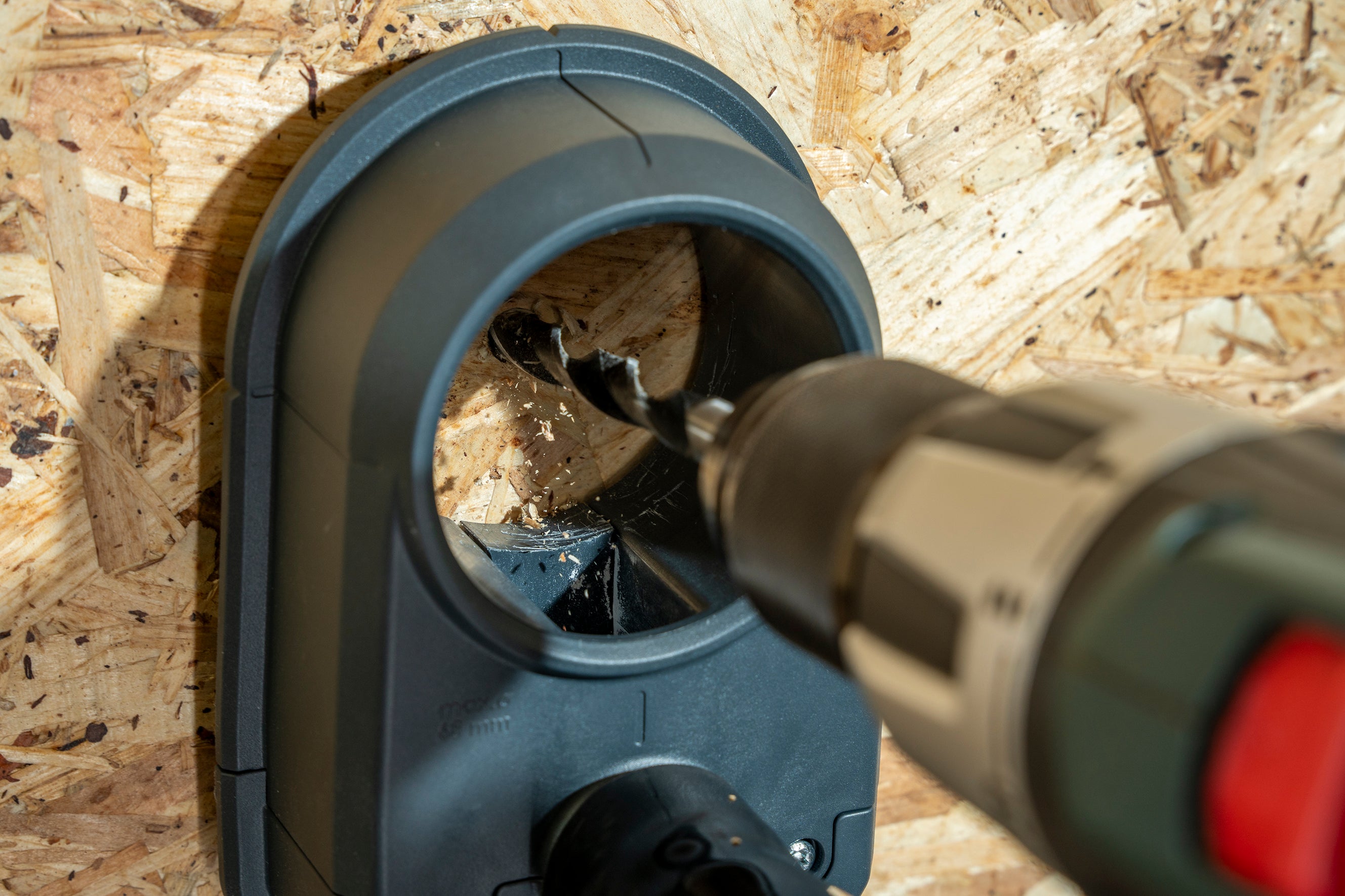 1 Staubabsaugung für Lochsägen / Bohrer